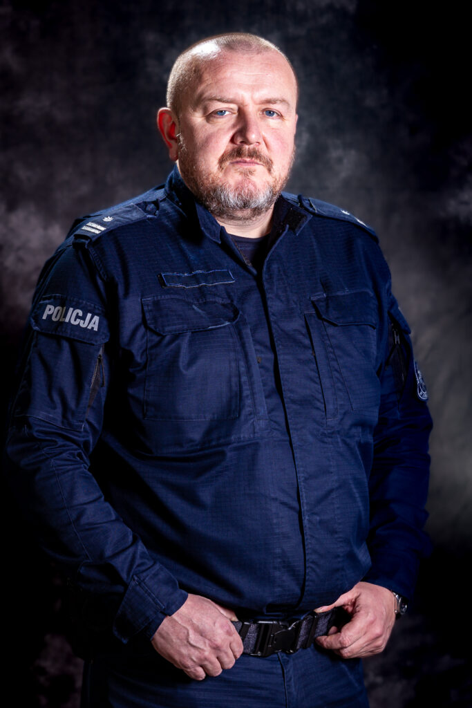 portret mundurowy, policja, policjant. mundur służbowy