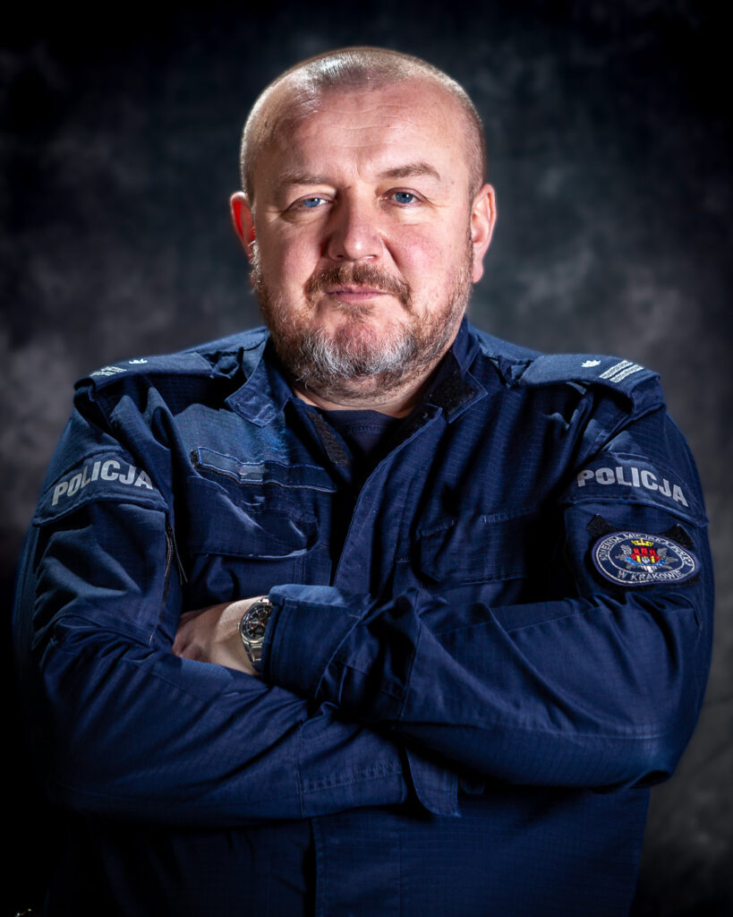 portret mundurowy, policja, policjant. mundur służbowy