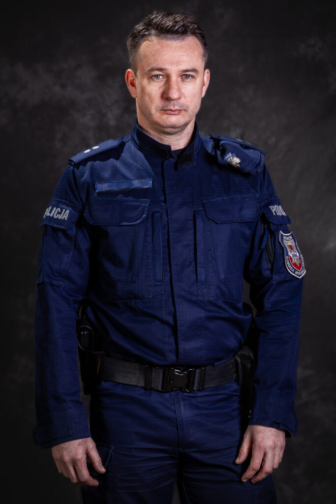 portret mundurowy, policja, policjant. mundur służbowy