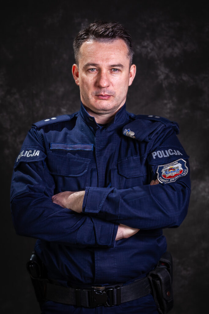 portret mundurowy, policja, policjant. mundur służbowy