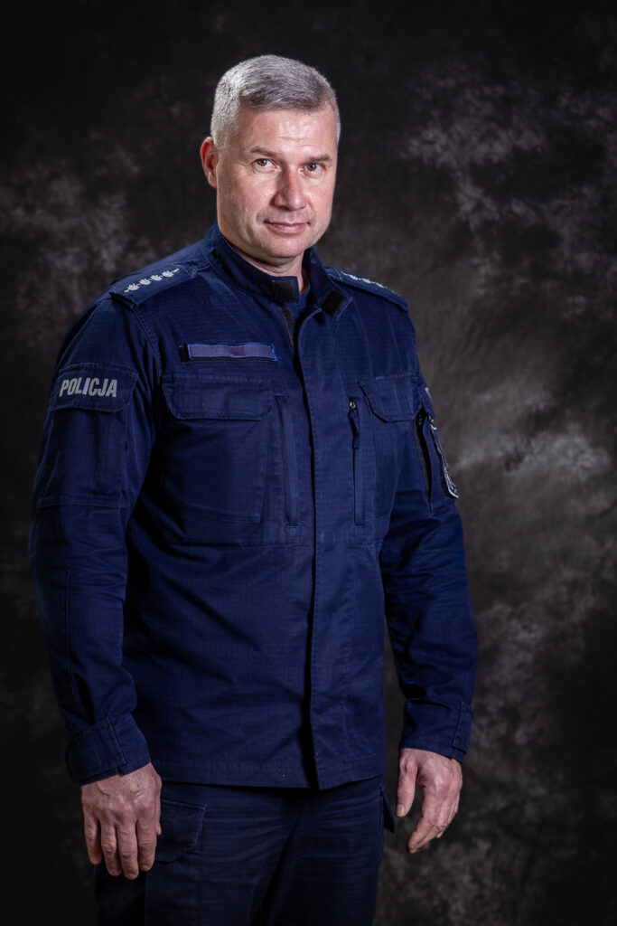 portret mundurowy, policja, policjant. mundur służbowy