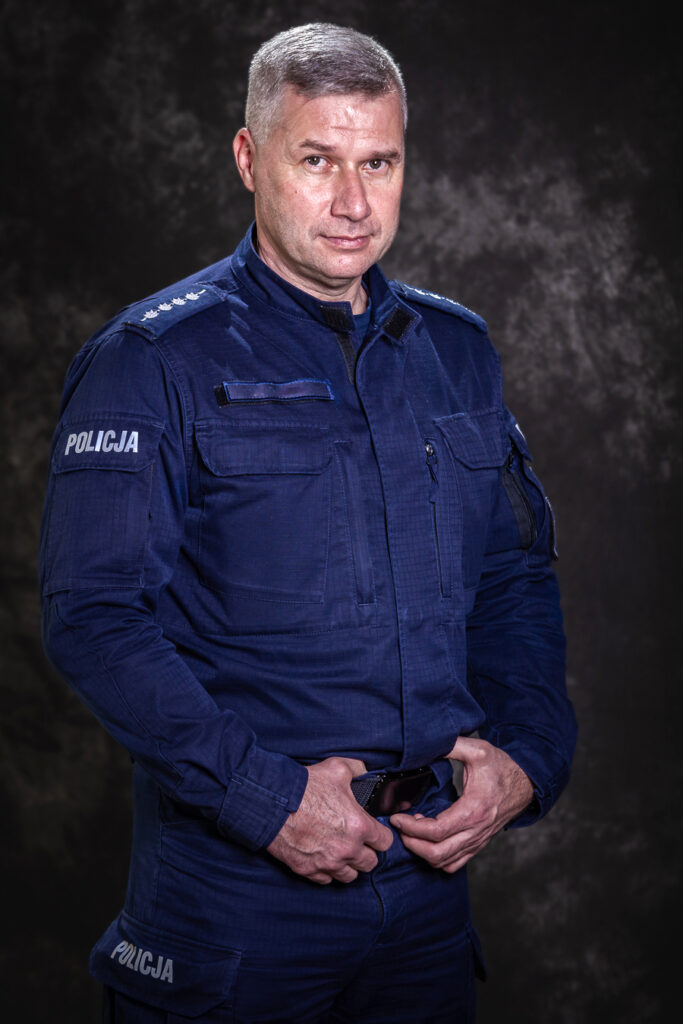 portret mundurowy, policja, policjant. mundur służbowy