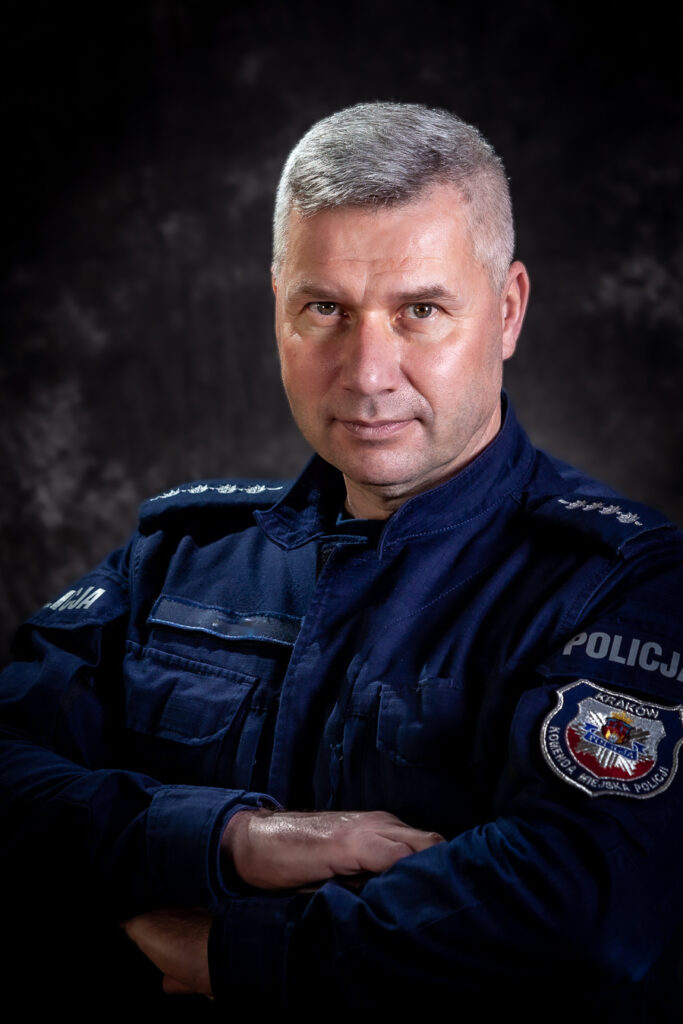 portret mundurowy, policja, policjant. mundur służbowy