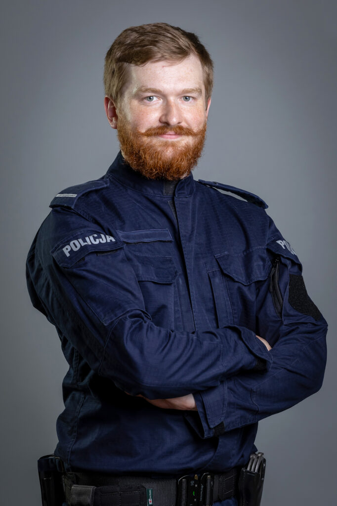 portret mundurowy, policja, policjant. mundur służbowy
