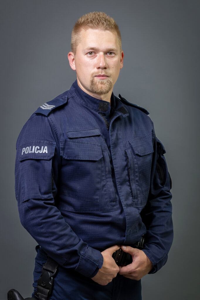 portret mundurowy, policja, policjant. mundur służbowy